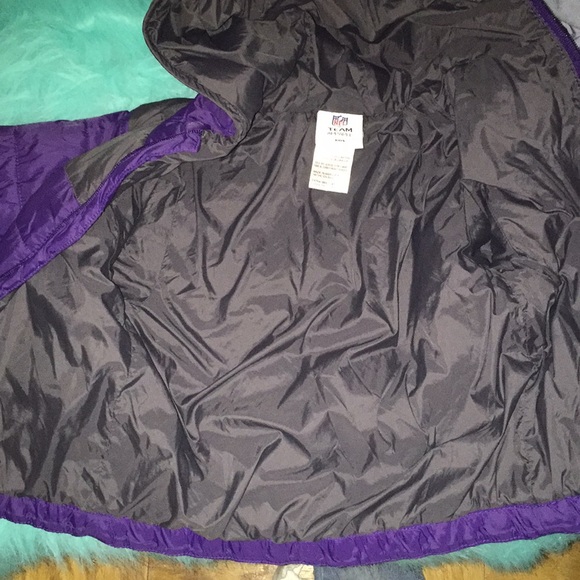 Toddler boys 4/5 Ravens jacket - Picture 2 of 3